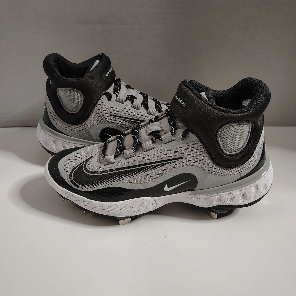 Nike Gray Alpha Huarache Elite 4 Mid Metal Baseball Cleat  Men’s Size 7 NEW